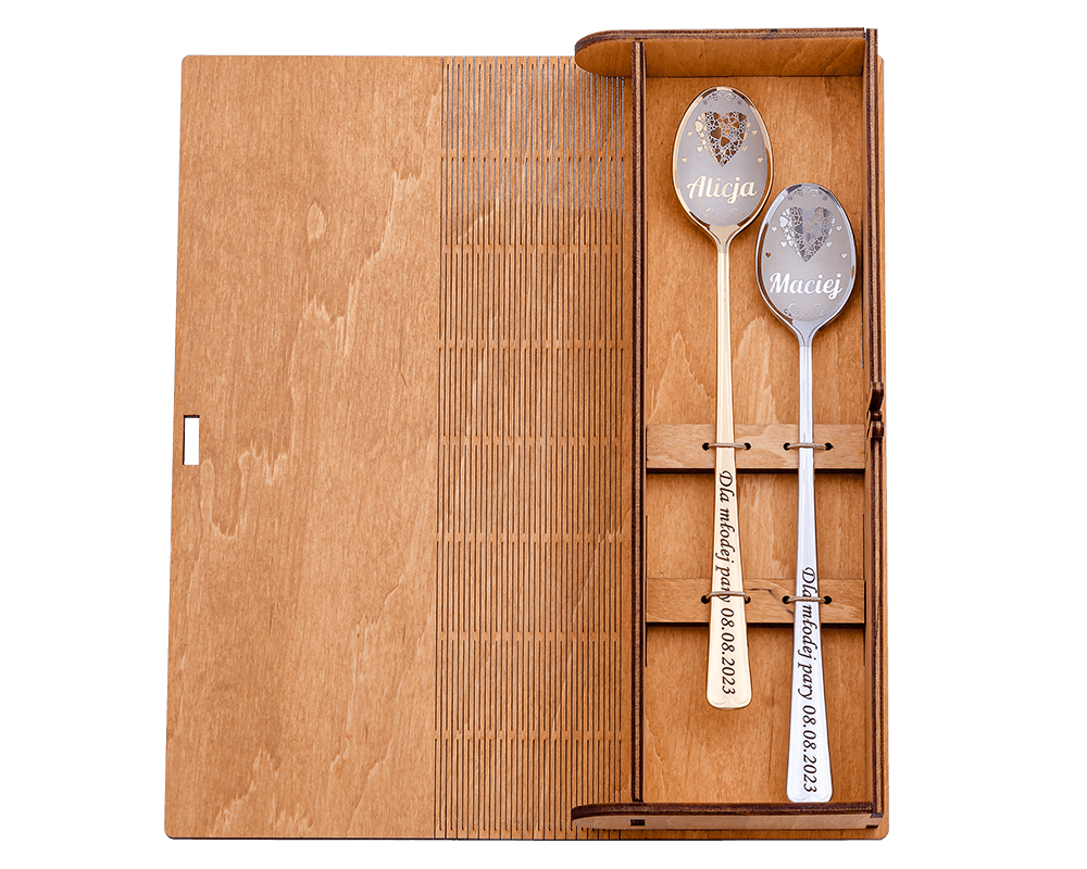 2 koktajlowe łyżeczki z grawerem w pudełku