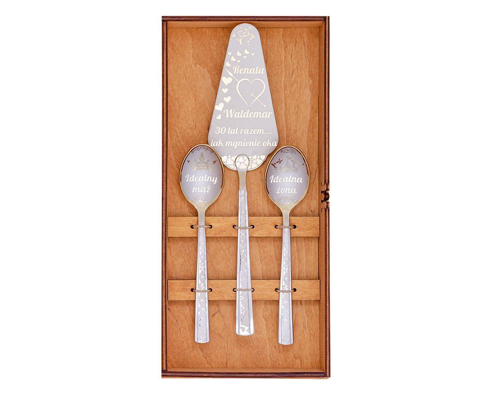 Komplet grawerowany z 2 łyżeczek i łopatki do ciasta. 3 el. - obrazek 2